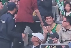 关于加拿大队不断突破！，莱万多夫斯基连续五场比赛得分超过锐不可当引发球迷热议的信息-爱游戏资讯