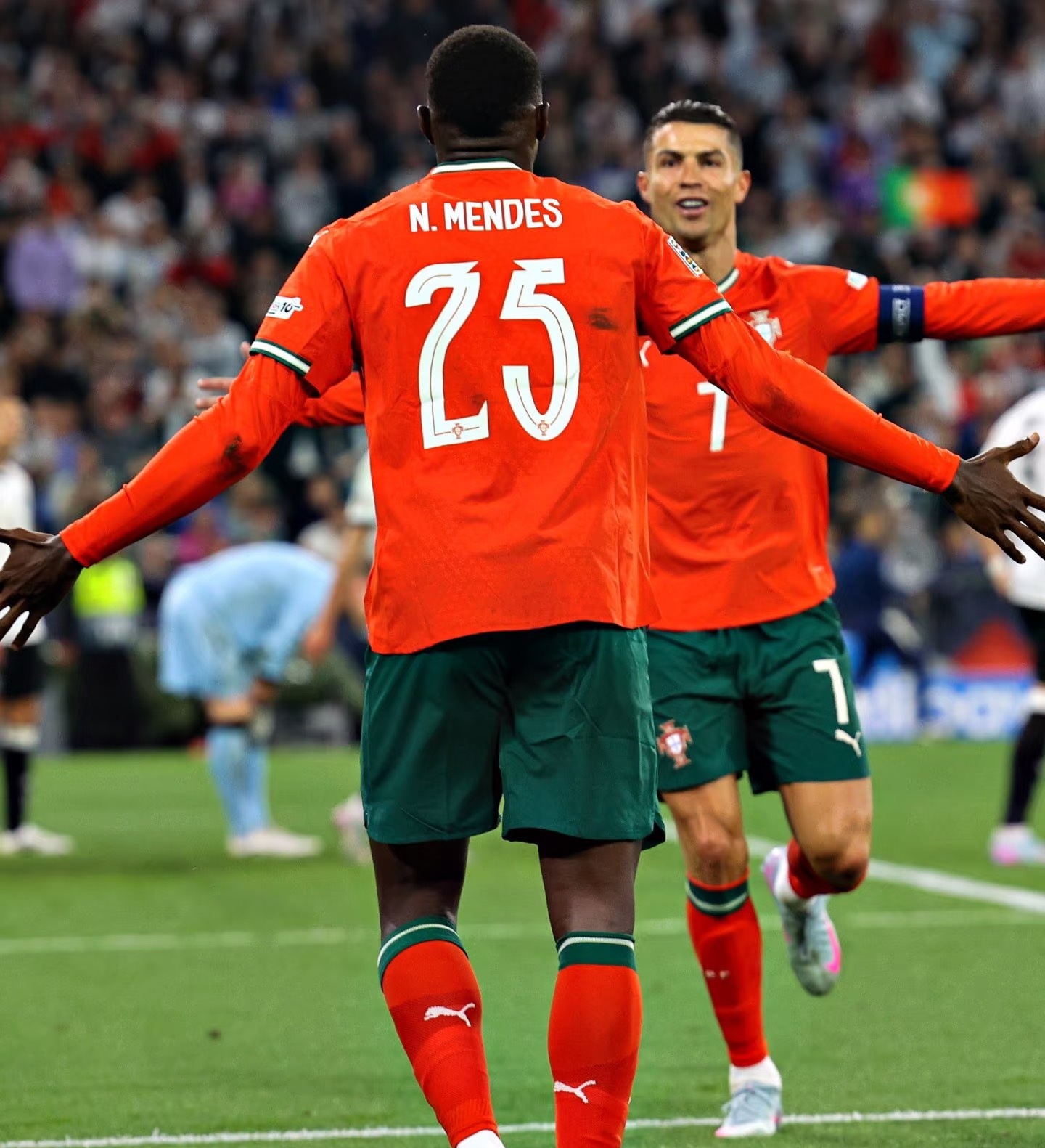  赛后葡萄牙体育备战英超，队长鼓劲细节曝光，球迷炸锅，控场能力受关注